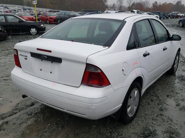 1FAFP34N77W230497 - 2007 FORD FOCUS ZX4 WHITE photo 4