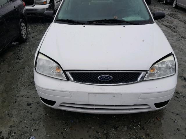 1FAFP34N77W230497 - 2007 FORD FOCUS ZX4 WHITE photo 9