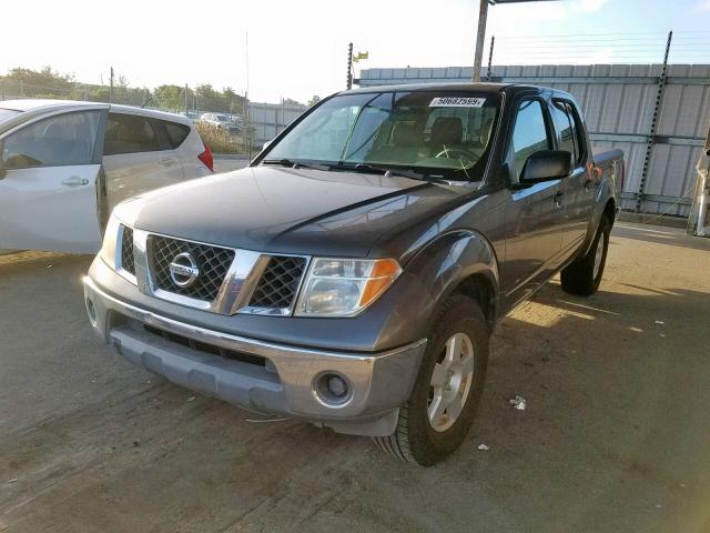 1N6AD07U76C406377 - 2006 NISSAN FRONTIER C GRAY photo 2