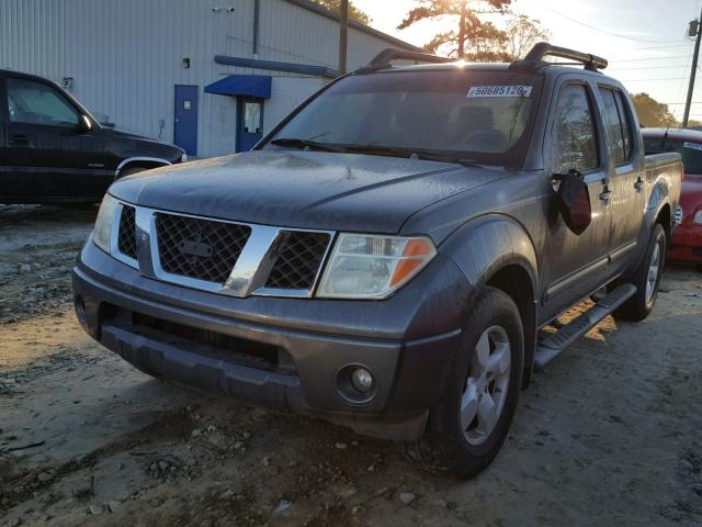 1N6AD07U96C412391 - 2006 NISSAN FRONTIER C GRAY photo 2