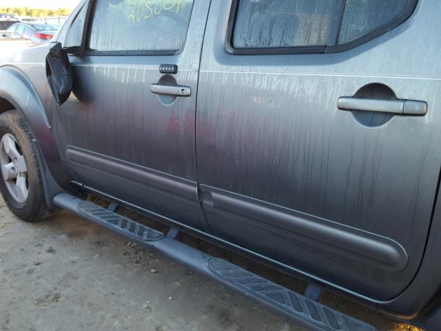 1N6AD07U96C412391 - 2006 NISSAN FRONTIER C GRAY photo 9