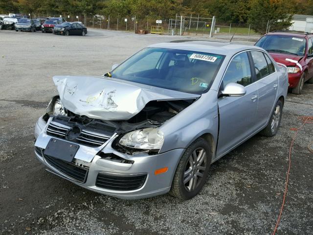 3VWEG71K77M076992 - 2007 VOLKSWAGEN JETTA WOLF SILVER photo 2