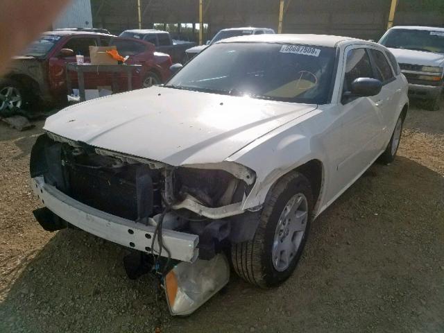 2D4FV48T65H513986 - 2005 DODGE MAGNUM SE WHITE photo 2