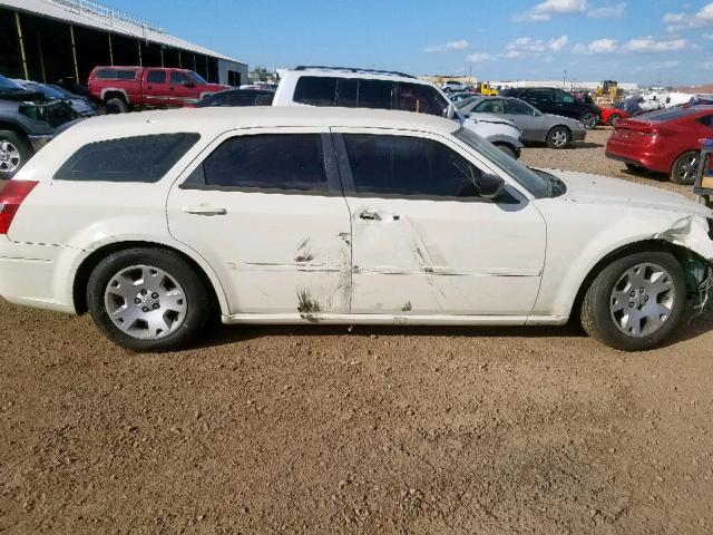 2D4FV48T65H513986 - 2005 DODGE MAGNUM SE WHITE photo 9