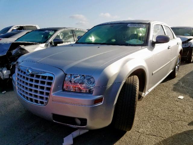 2C3KA53G07H898976 - 2007 CHRYSLER 300 TOURIN SILVER photo 2