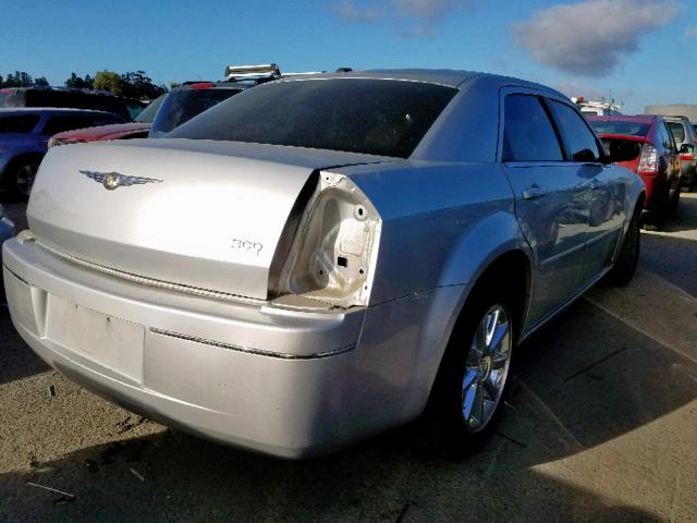 2C3KA53G07H898976 - 2007 CHRYSLER 300 TOURIN SILVER photo 4