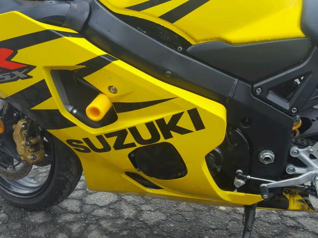 JS1GN7CA542112584 - 2004 SUZUKI GSX-R600 K YELLOW photo 7