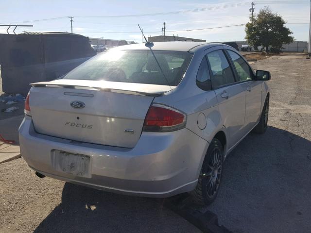 1FAHP36N69W122820 - 2009 FORD FOCUS SES SILVER photo 4