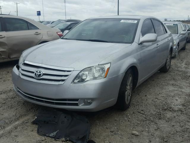 4T1BK36B06U134548 - 2006 TOYOTA AVALON XL GRAY photo 2