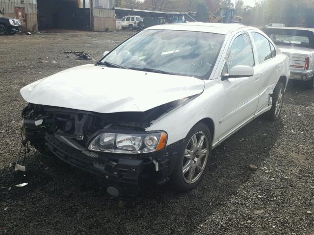 YV1RH592352440592 - 2005 VOLVO S60 2.5T WHITE photo 2