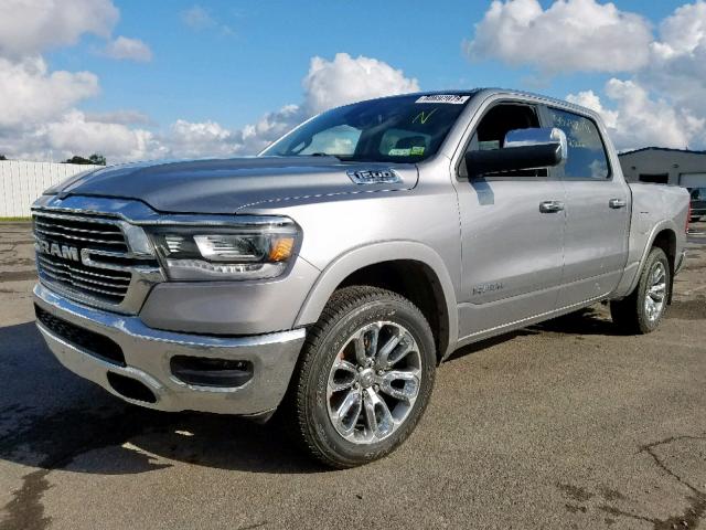 1C6SRFJT8KN526402 - 2019 RAM 1500 LARAM SILVER photo 2