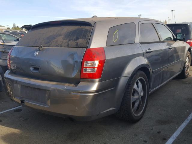 2D4FV48T35H605234 - 2005 DODGE MAGNUM SE GRAY photo 4