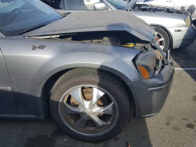 2D4FV48T35H605234 - 2005 DODGE MAGNUM SE GRAY photo 9