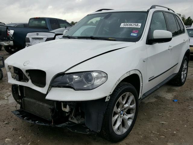 5UXZV4C58CL985558 - 2012 BMW X5 XDRIVE3 WHITE photo 2