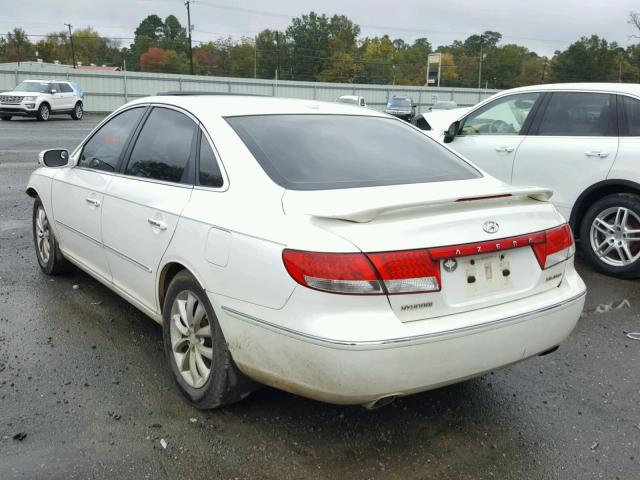 KMHFC46F38A290529 - 2008 HYUNDAI AZERA SE WHITE photo 3