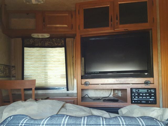 4YDF34324CA740300 - 2012 KEYSTONE MONTANA BEIGE photo 6