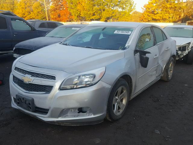 1G11B5SA8DF196069 - 2013 CHEVROLET MALIBU LS 银色 照片 2