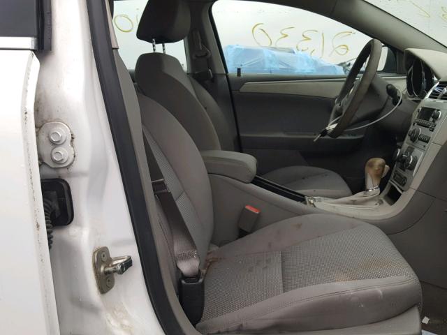 1G1ZB5E06CF271369 - 2012 CHEVROLET MALIBU LS 白色 照片 5
