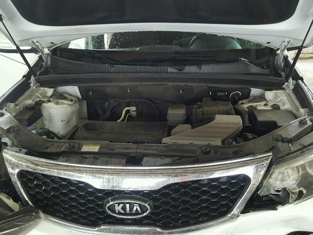 5XYKT4A15BG150102 - 2011 KIA SORENTO BA WHITE photo 7