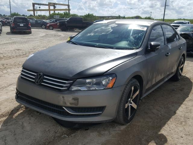 1VWAP7A35DC118368 - 2013 VOLKSWAGEN PASSAT S GRAY photo 2