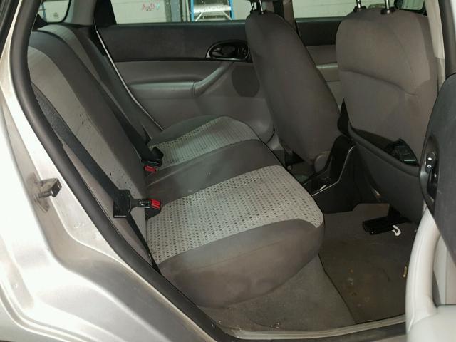 1FAFP34N37W225717 - 2007 FORD FOCUS ZX4 SILVER photo 6