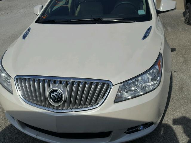 1G4GD5E35CF319555 - 2012 BUICK LACROSSE P WHITE photo 7