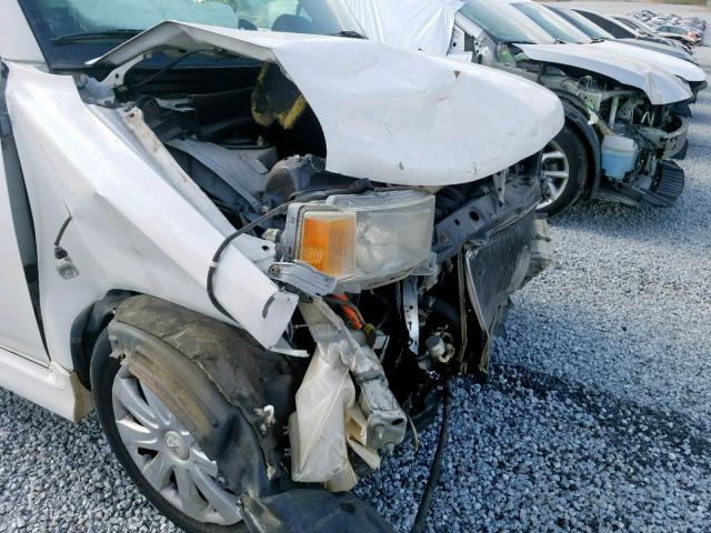 JTLKT334450192633 - 2005 TOYOTA SCION XB Weiß Foto 9