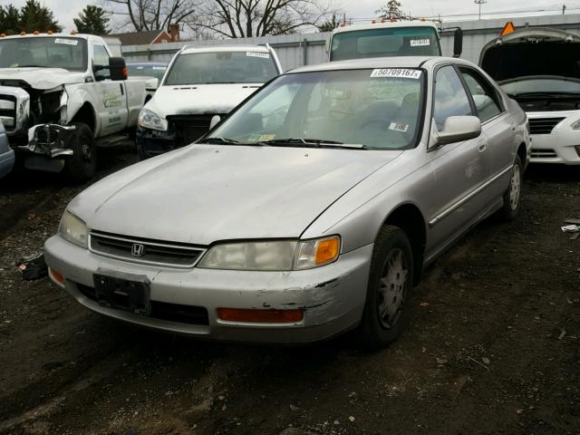 1HGCD5698TA226596 - 1996 HONDA ACCORD VAL BEIGE photo 2