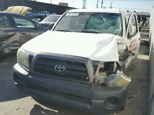 5TENX22N07Z370400 - 2007 TOYOTA TACOMA WHITE photo 2