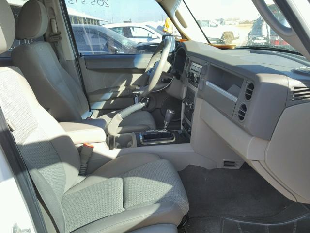 1J8HH48K19C502044 - 2009 JEEP COMMANDER WHITE photo 5