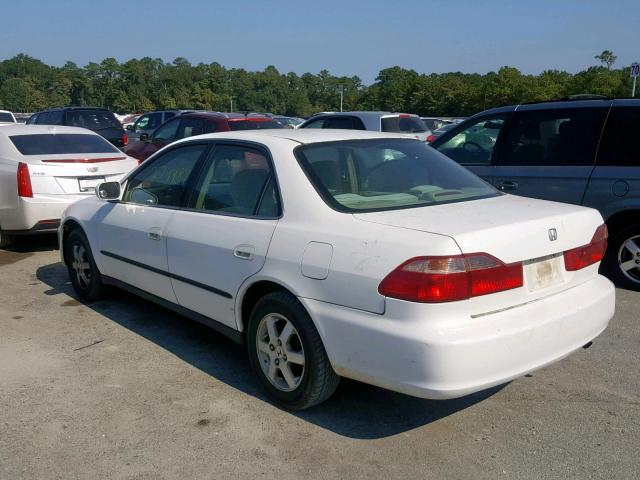 1HGCG5641WA077089 - 1998 HONDA ACCORD LX WHITE photo 3