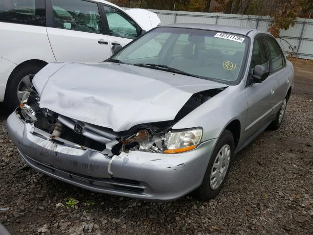 1HGCF86602A120935 - 2002 HONDA ACCORD VAL SILVER photo 2