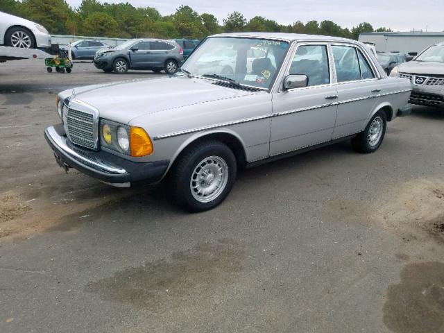 WDBAB33A3DB035127 - 1983 MERCEDES-BENZ 300 DT SILVER photo 2