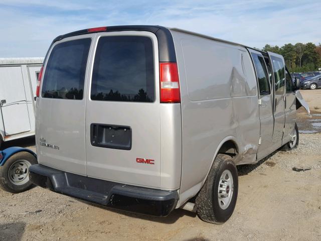 1GTHG39V261228373 - 2006 GMC SAVANA G35 SILVER photo 4