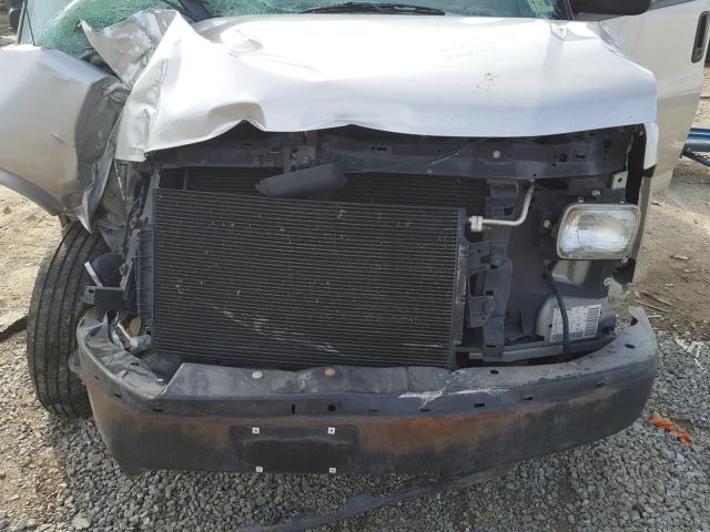 1GTHG39V261228373 - 2006 GMC SAVANA G35 SILVER photo 7