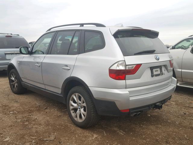 WBXPC9C47AWJ33588 - 2010 BMW X3 XDRIVE3 SILVER photo 3