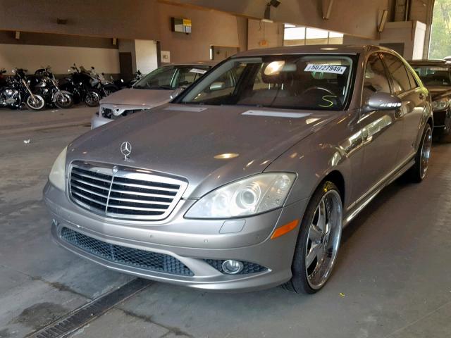 WDDNG71X27A073015 - 2007 MERCEDES-BENZ S 550 GRAY photo 2