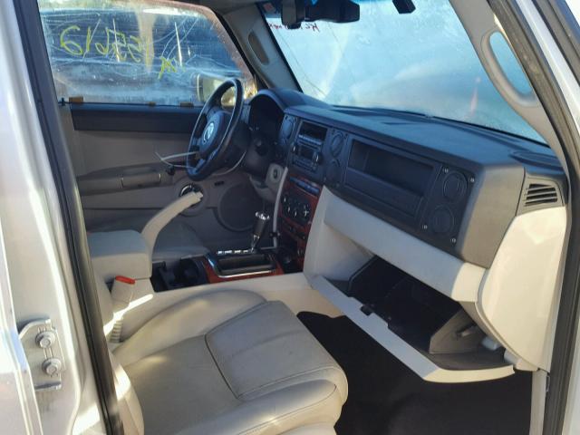 1J8HH58NX6C144504 - 2006 JEEP COMMANDER SILVER photo 5