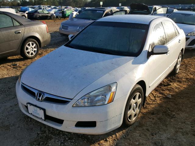 3HGCM56477G705281 - 2007 HONDA ACCORD LX WHITE photo 2