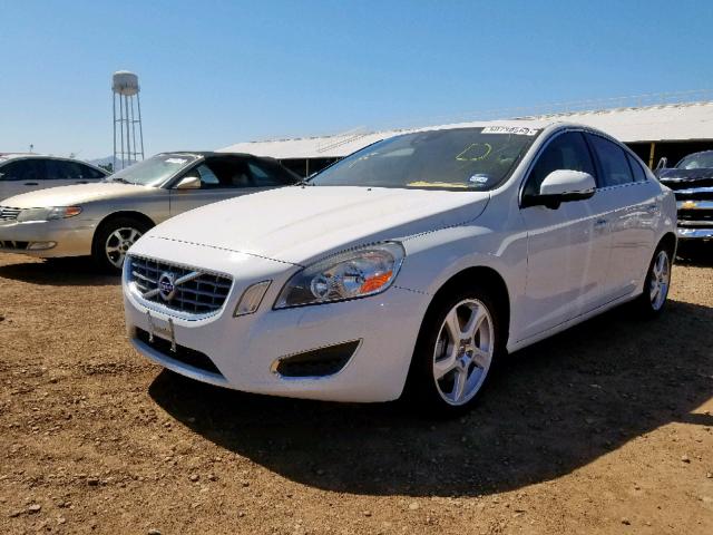 YV1612FSXD2220262 - 2013 VOLVO S60 T5 WHITE photo 2