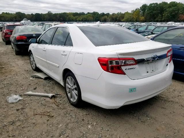 4T1BD1FK3CU049598 - 2012 TOYOTA CAMRY HYBR WHITE photo 3