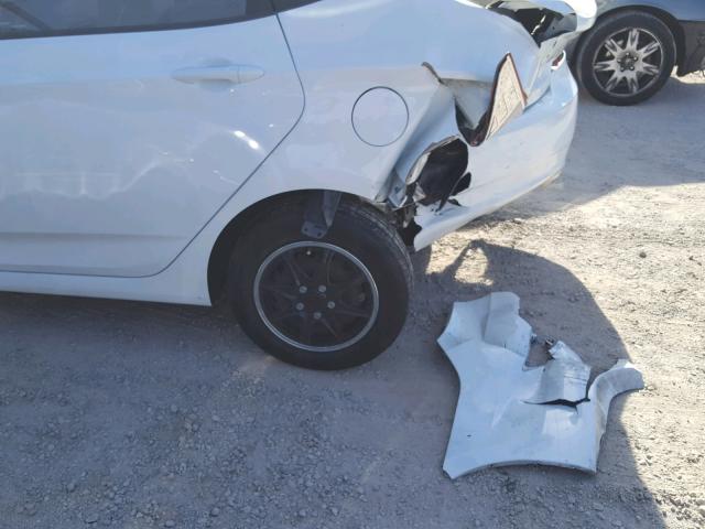 KMHCT4AE4GU999310 - 2016 HYUNDAI ACCENT SE WHITE photo 9