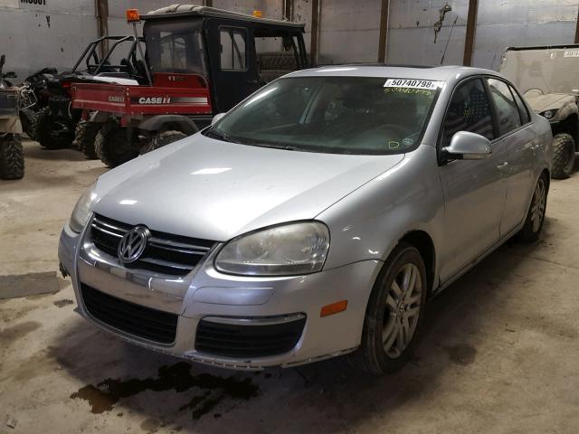 3VWHF71K87M155331 - 2007 VOLKSWAGEN JETTA 2.5 SILVER photo 2