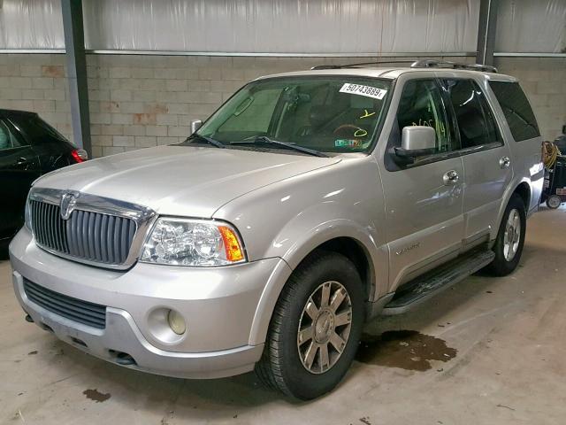 5LMFU28R83LJ43125 - 2003 LINCOLN NAVIGATOR SILVER photo 2