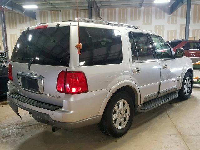 5LMFU28R83LJ43125 - 2003 LINCOLN NAVIGATOR SILVER photo 4