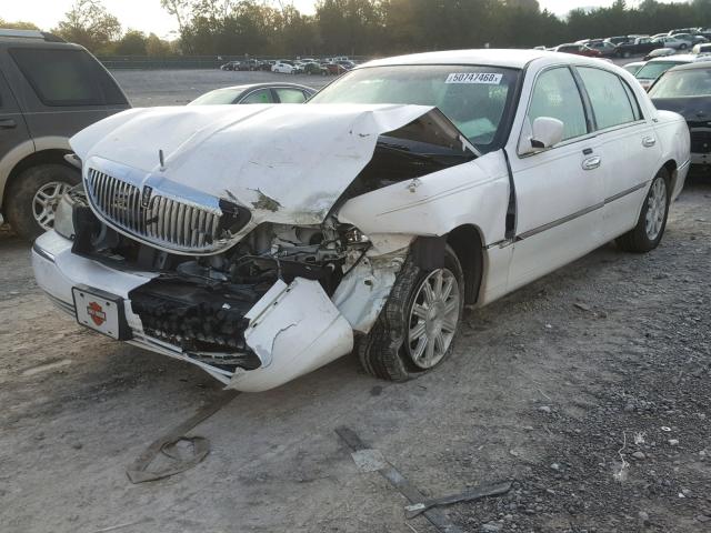 1LNHM82V57Y639500 - 2007 LINCOLN TOWN CAR S WHITE photo 2