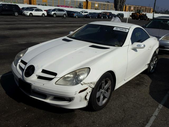 WDBWK54F56F128271 - 2006 MERCEDES-BENZ SLK 280 WHITE photo 2