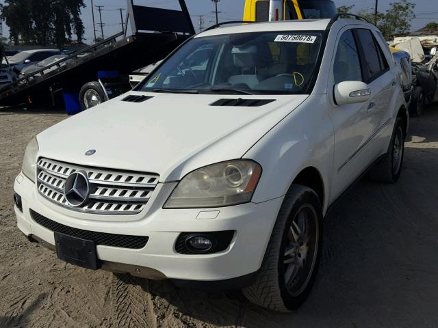 4JGBB75E46A022887 - 2006 MERCEDES-BENZ ML 500 WHITE photo 2