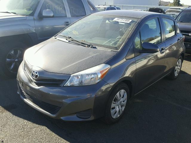 JTDKTUD30DD545528 - 2013 TOYOTA YARIS GRAY photo 2