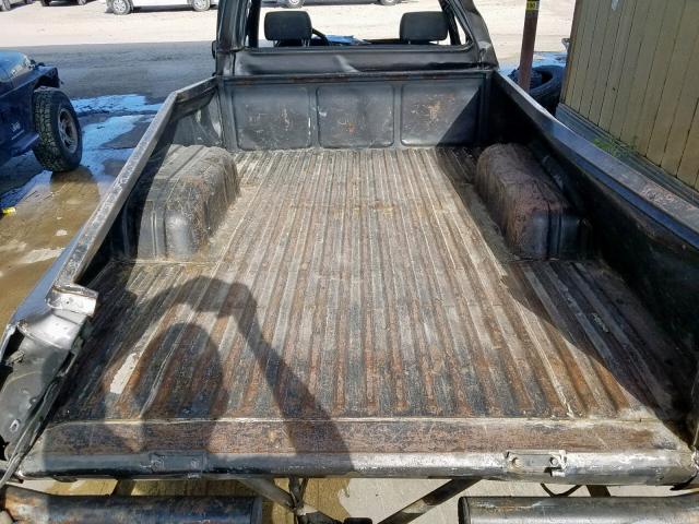 JT4RN48S6D0060991 - 1983 TOYOTA PICKUP RN4 GRAY photo 6